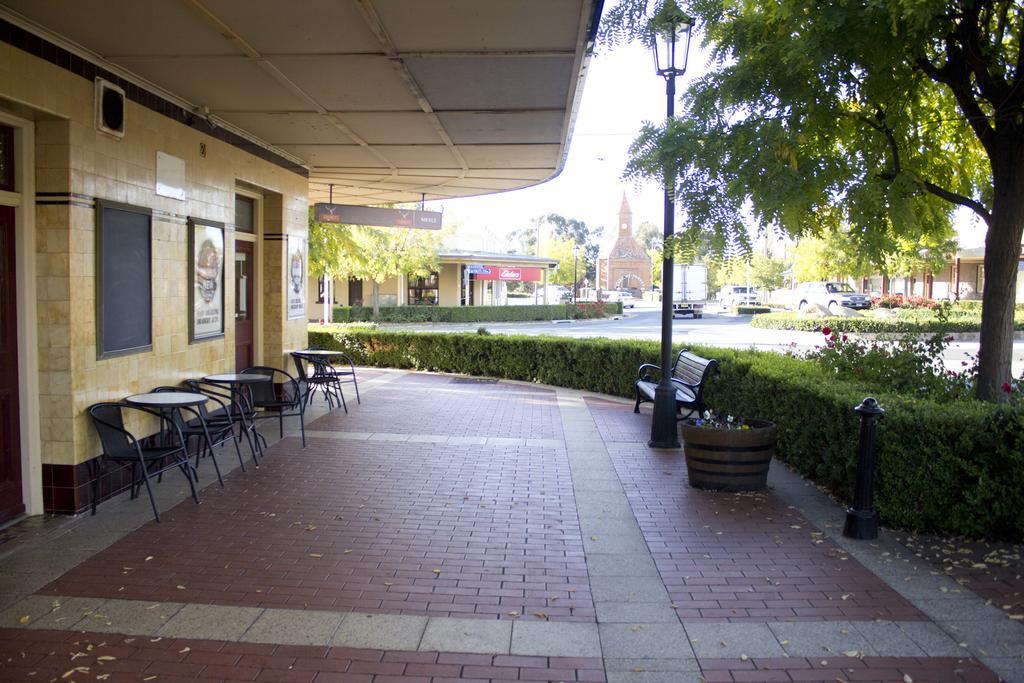 Court House Hotel Boorowa Exterior foto